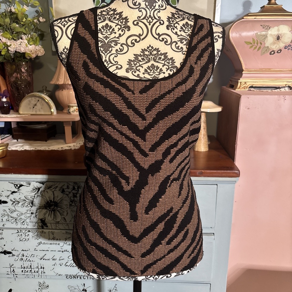 White House Black‎ Market Sleeveless Sweater Top Tiger Tank Size XS NWT. Sexy